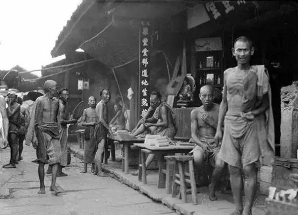  「发现」美国人在鞋盒里发现了6000张中国老照片