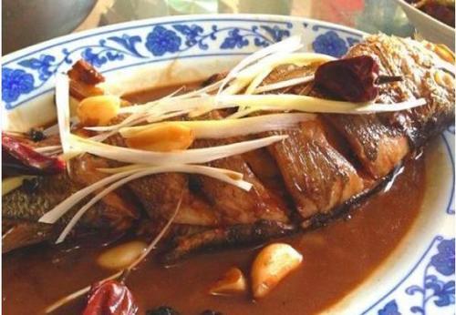 万能炖鱼法，不管是什么鱼，照这个方法炖，保证味美鲜香无腥味