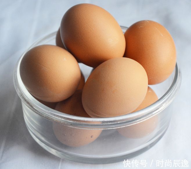 不要乱用面膜了，厨房廉价的它，睡前抹脸，两月脸上斑点不见了