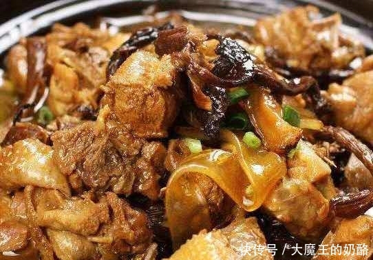  [小鸡炖蘑菇]北方妈妈常给孩子吃的菜，补充营养，喷香下饭，增强抵抗力身体棒