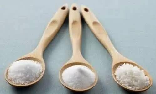 常用盐洗脸的好处太多了，学起来啊!