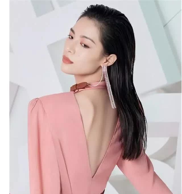  #颧骨突出#真正的美人在“骨”不在“皮”，脸上都有这5点，越老越有气质