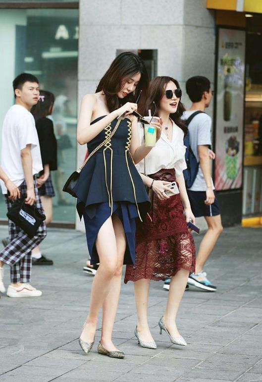 街拍: 十分独特的气质, 娱乐圈的模特也只能达到这种气质了!