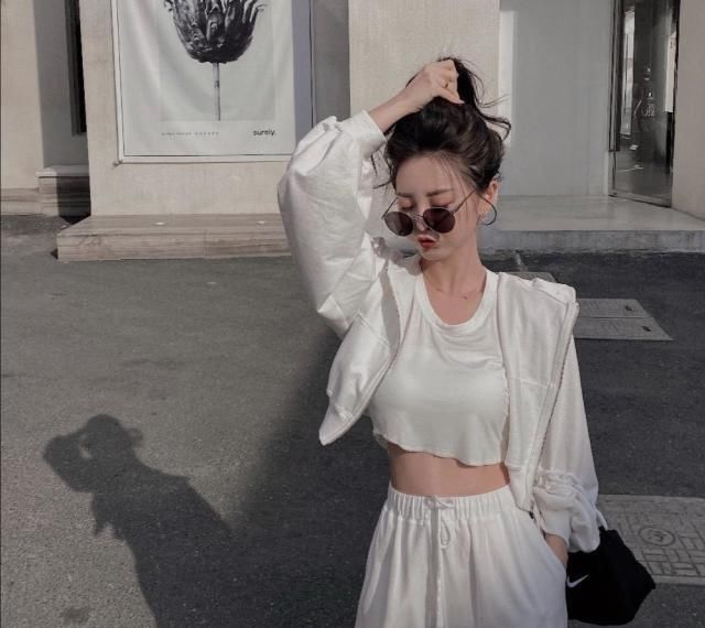  样式：不挑人的春季小清新穿搭，穿出小女人的姿态，时尚精致又养眼