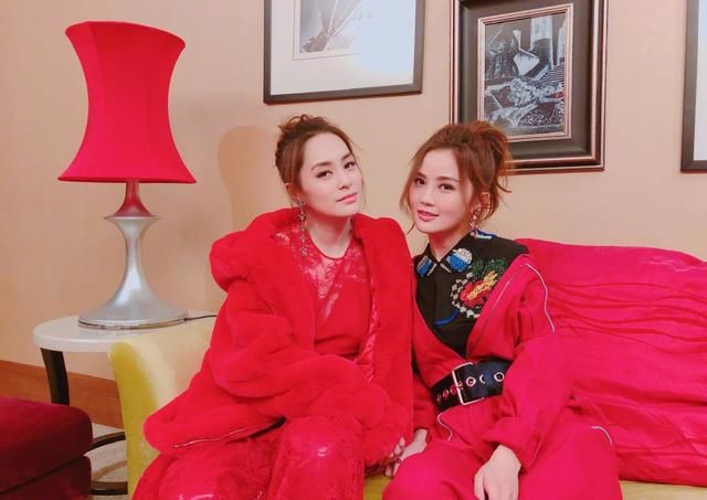 阿Sa白色吊带长裙穿成175，身形消瘦骨头凸起引热议：多吃点