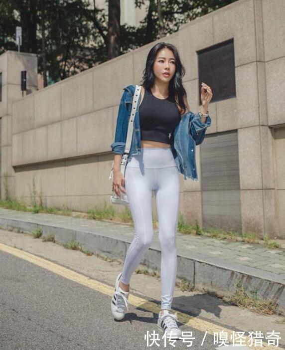 打底裤轻松让你穿出女神范，浑身上下散发着青春的魅力！