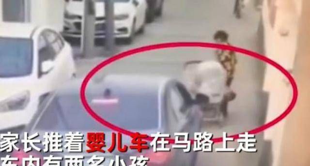 把孩子交给|11月大宝宝婴儿车掉落,遭轿车碾压没人发觉,网友:老人不该带娃