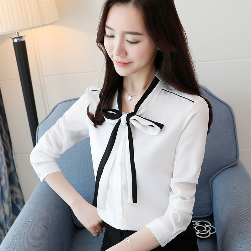 过时的衣服收起来吧，女人今秋穿小香风衬衫，才知道什么叫优雅美