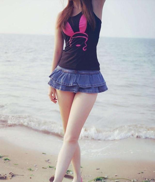 连衣裙时尚又唯美，还穿着简单，超美还性感，主要是性感