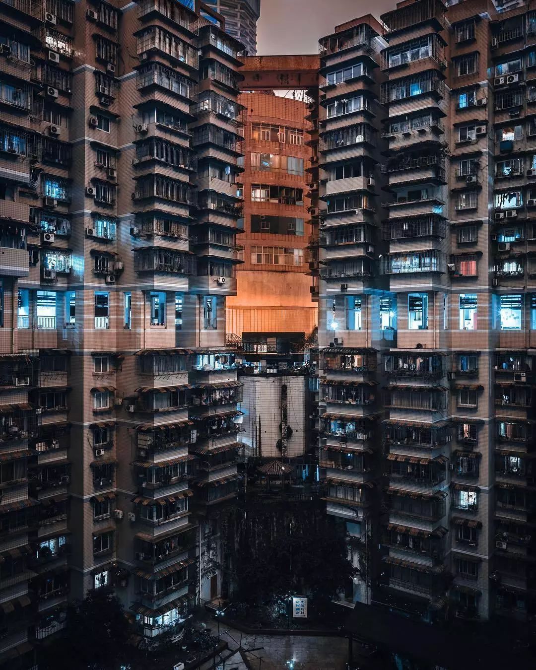 日本小哥拍下4个中国城市，迷倒24万人：原来中国这么酷！