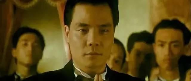 龙套■有些人表面上给周星驰演龙套, 背地里却是名声在外的大导演