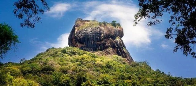 世界上一座古老的宫殿建立在200米高空,埋藏在森林里!