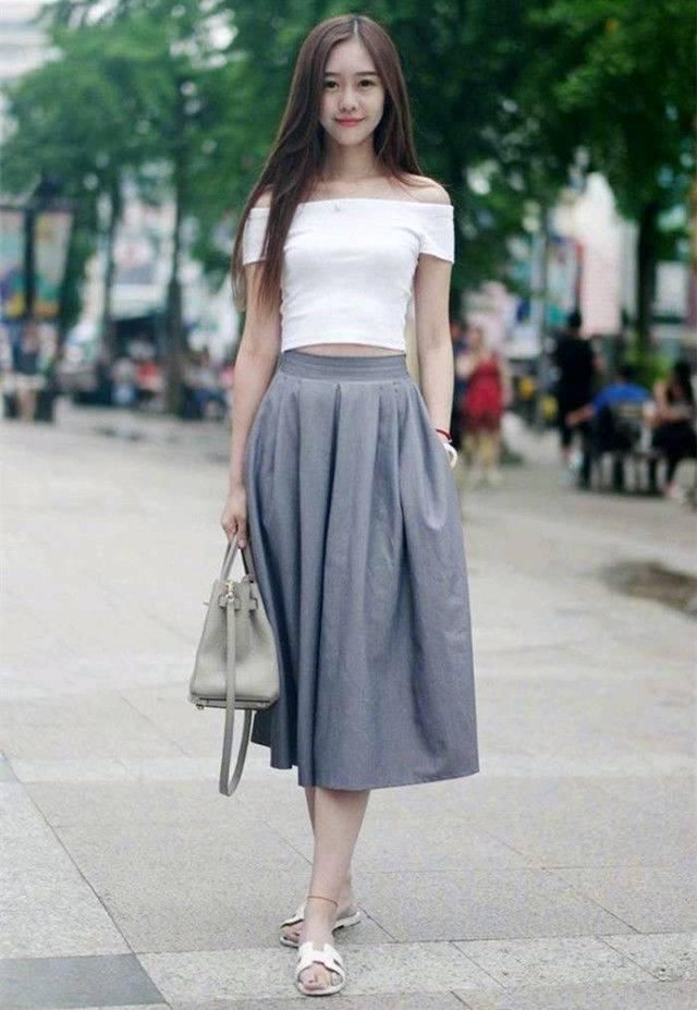 街拍繁华的大街上美女的穿搭都演示着怎样的美!