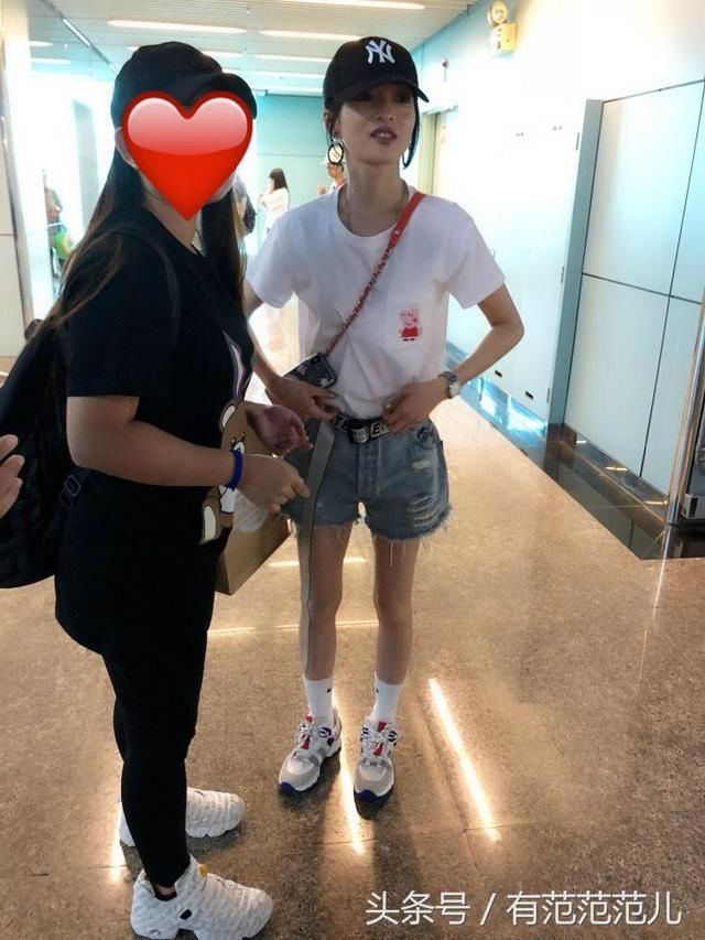 张韶涵瘦到hold不住短裤，系两圈腰带仍往下掉，网友:真有78斤?
