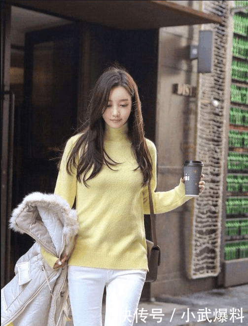 紧身裤凸显女人迷人的韵味, 散发着成熟的气息