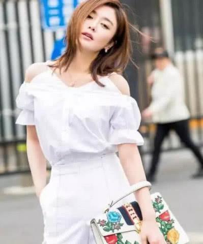 秦岚真是厉害了，裙子竟完全“透明”，网友：女神穿啥都好看！