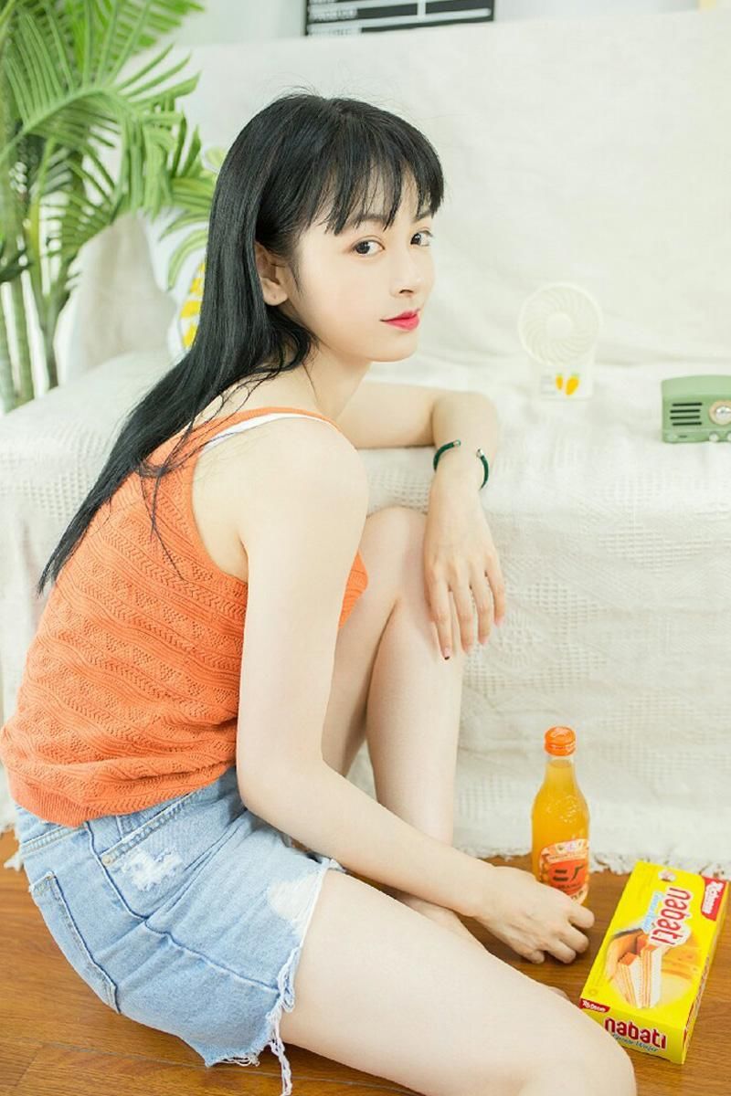 牛仔短裤美女背心吊带性感私房写真 第一辑