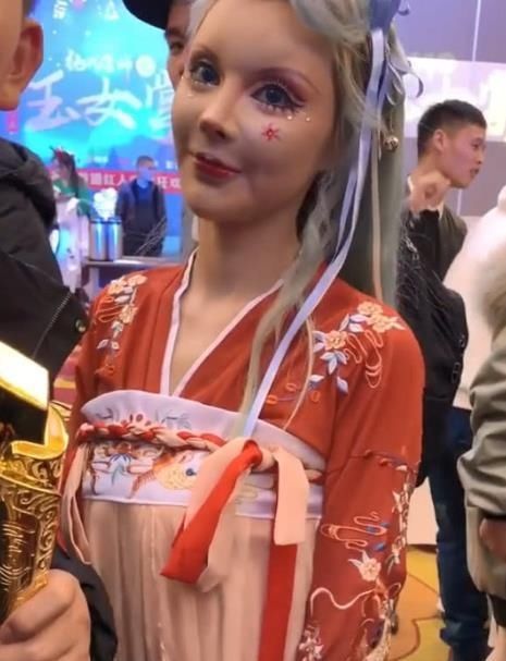 拔刀■“汉服”谁穿谁好看?当迪丽拉穿在身上的那一刻,网友:拔刀吧!