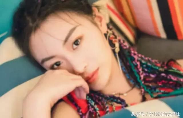 女生不想发际线变高，这4种发型尽量避开，图4对头发伤害很大