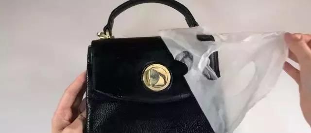  「小东西」皮鞋不要脏，旧的也不要扔掉，只要是女人一个小东西就行了，旧的鞋子也要全新变了