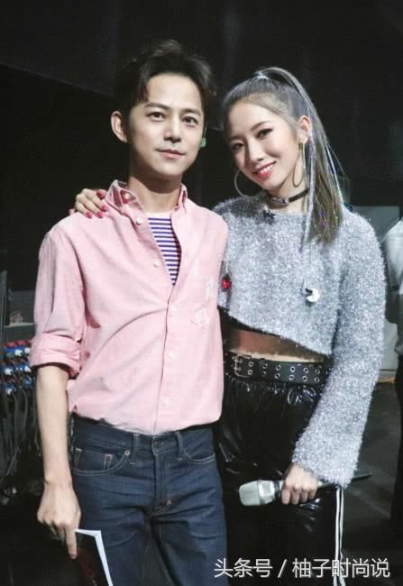 火箭少女穿衣越来越时尚，杨超越宣仪美腿吸睛，美岐小蛮腰真好看