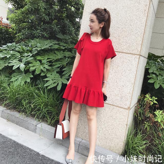 衣裙女@小个子女生想走到哪艳到哪,又怎能缺少小红裙的衬托