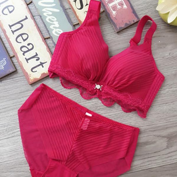 越来越多女人不买传统文胸了，都爱上了“前扣式”设计，不勒不热