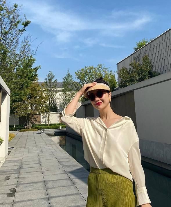  「气质」天猫总裁太有福了！老婆穿张大奕同款衣服超时髦，一双儿女太可爱