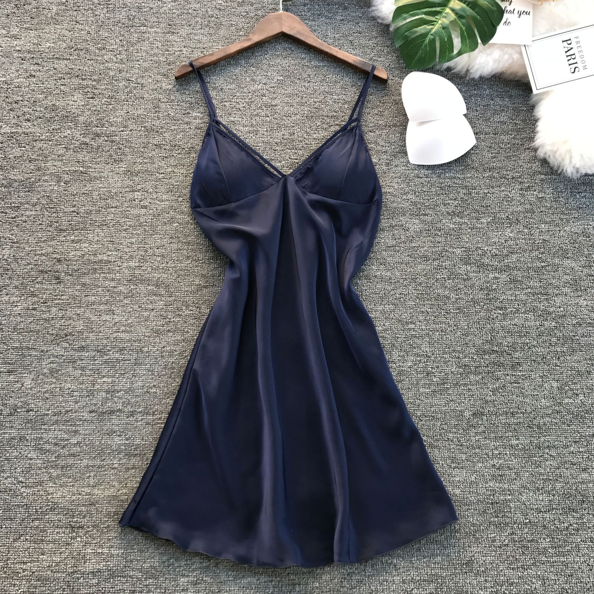 女人婚后有钱的话，一定要买这“勾魂睡衣”，让老公舍不得离开你