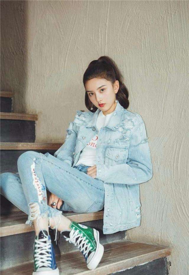 宋祖儿真厉害! 穿的短裤都勒成这样