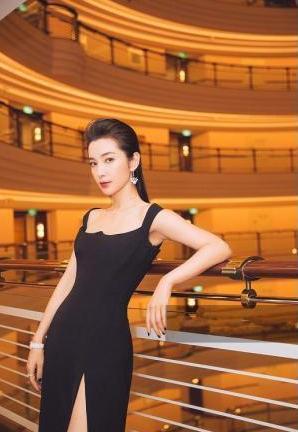 当白百何与李冰冰同穿黑色礼服，网友：俗气与仙气的差距一目了然