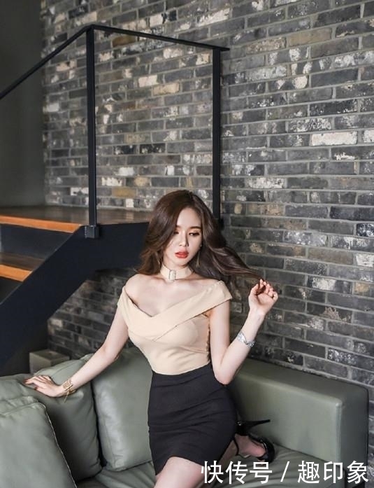 『美女』美女街拍:明媚动人的小姐姐,穿搭有型,秀出时髦风范!
