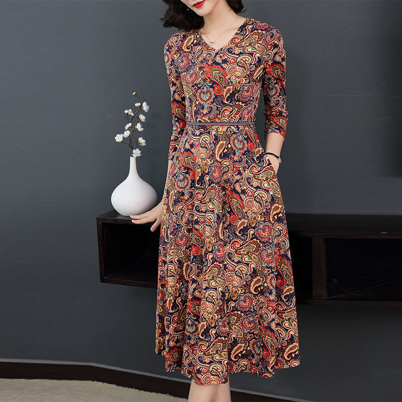 女人再懒也别穿休闲套装，瞧瞧下图女人怎么穿，一个比一个美的慌