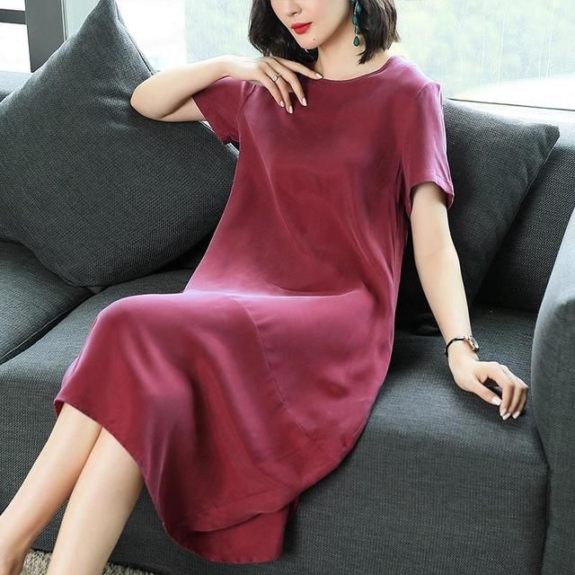 32岁老婆穿上这样的显嫩裙，甜美还不失女人味，优雅显瘦