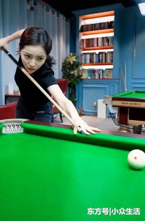  美女|桌球裁判王钟瑶穿上旗袍后，有一种扑面而来的清纯