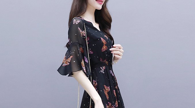 裙子买对不买贵，穿这种档次的“优雅裙”，不俗不媚显优雅