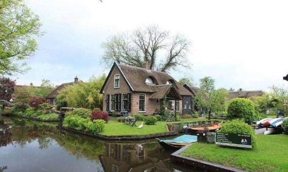 这座村庄700年来没有公路没有汽车，人们就像生活在童话里