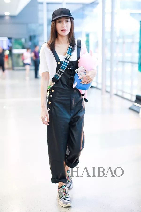 秘籍| 明星都在炫腹秀美腿，但怎么露才更高级?【海报街拍】