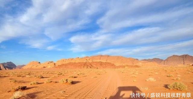 在沙漠中的农场从300米的地下取水,堪称人类奇观!