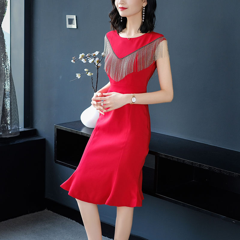 女人屁股大，怎么穿最显瘦?学学下面的女人，小蛮腰特性感又撩人