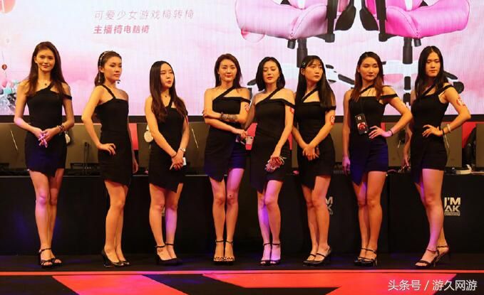 40度高温天气还去逛CJ展会的 除了游戏周边之外还有一排排美女