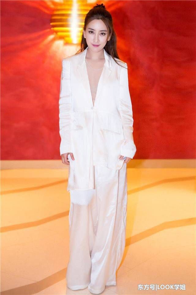 马苏真厉害，睡衣还能穿出时尚感，网友:一般人驾驭不了