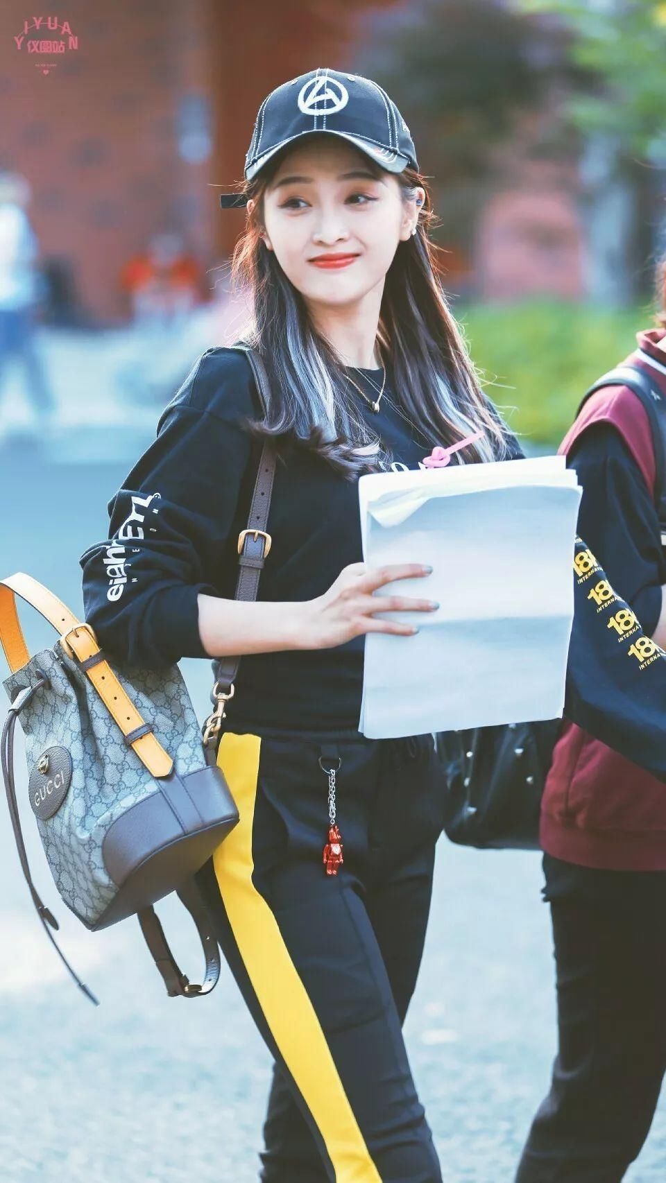 想变身元气少女不知道怎么穿?海南甜心吴宣仪手把手教你