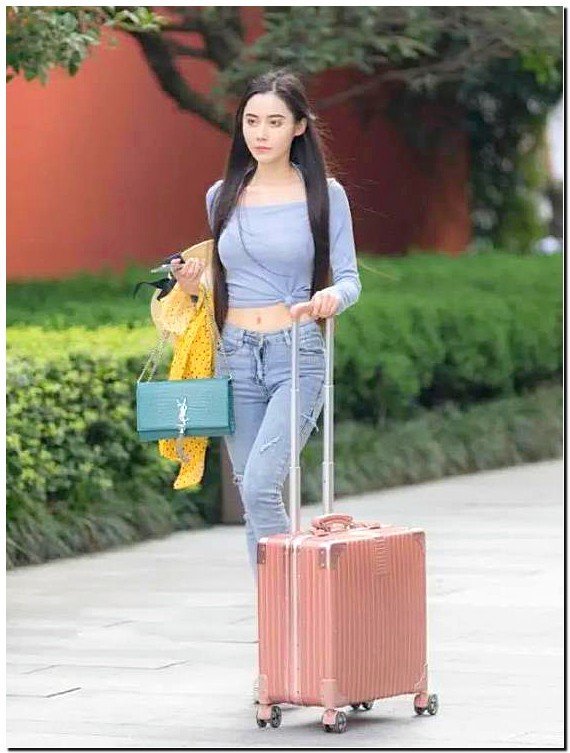  『无芳草』街拍 遍地黄花尽灿烂，无涯何处无芳草！