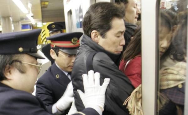 英国游客评价三国地铁：印度安静，日本干净，中国1字