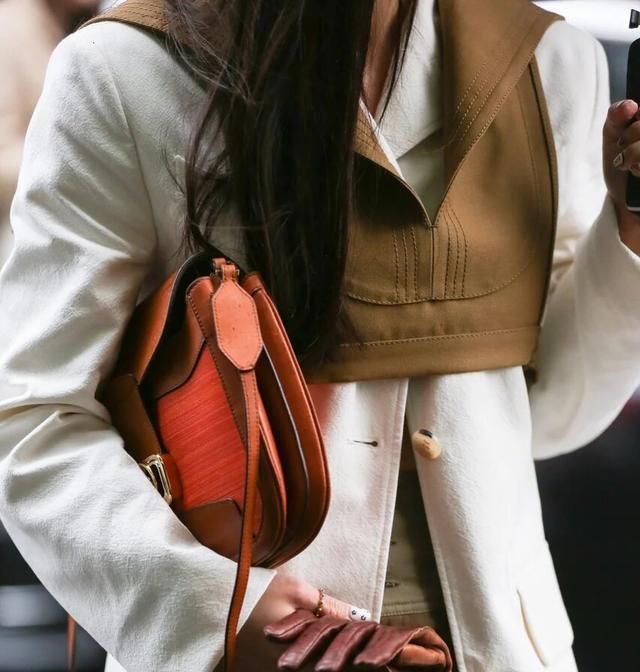  「个性」秋冬怎么穿搭,除了会穿还要会搭,6款包包搭配出个性的自己