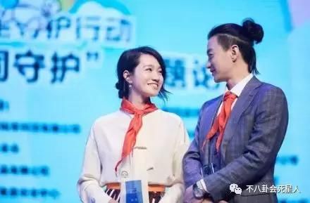 女演员坐周一围大腿两人有暧昧？朱丹做了这件事谣言不攻自破！