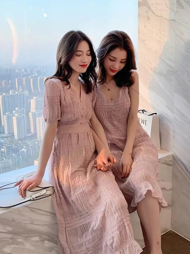  【背带裙】近期超火的“闺蜜装”，甜到心坎里，和闺蜜一起穿回头率百分百！