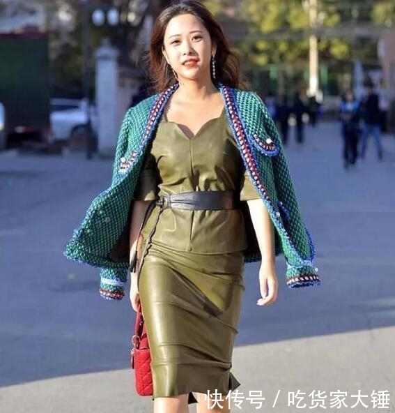回头率@街拍美女时尚,身材好就是让人开心,回头率很高