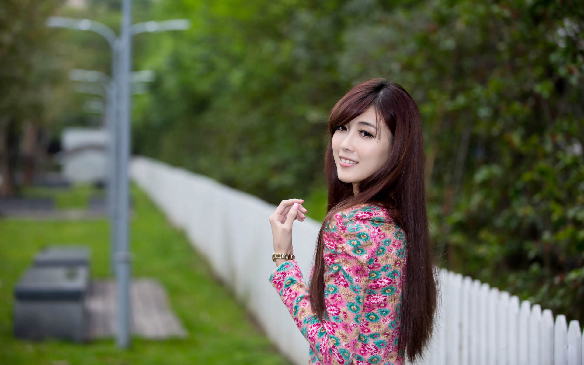 清纯碎花连衣裙美女写真